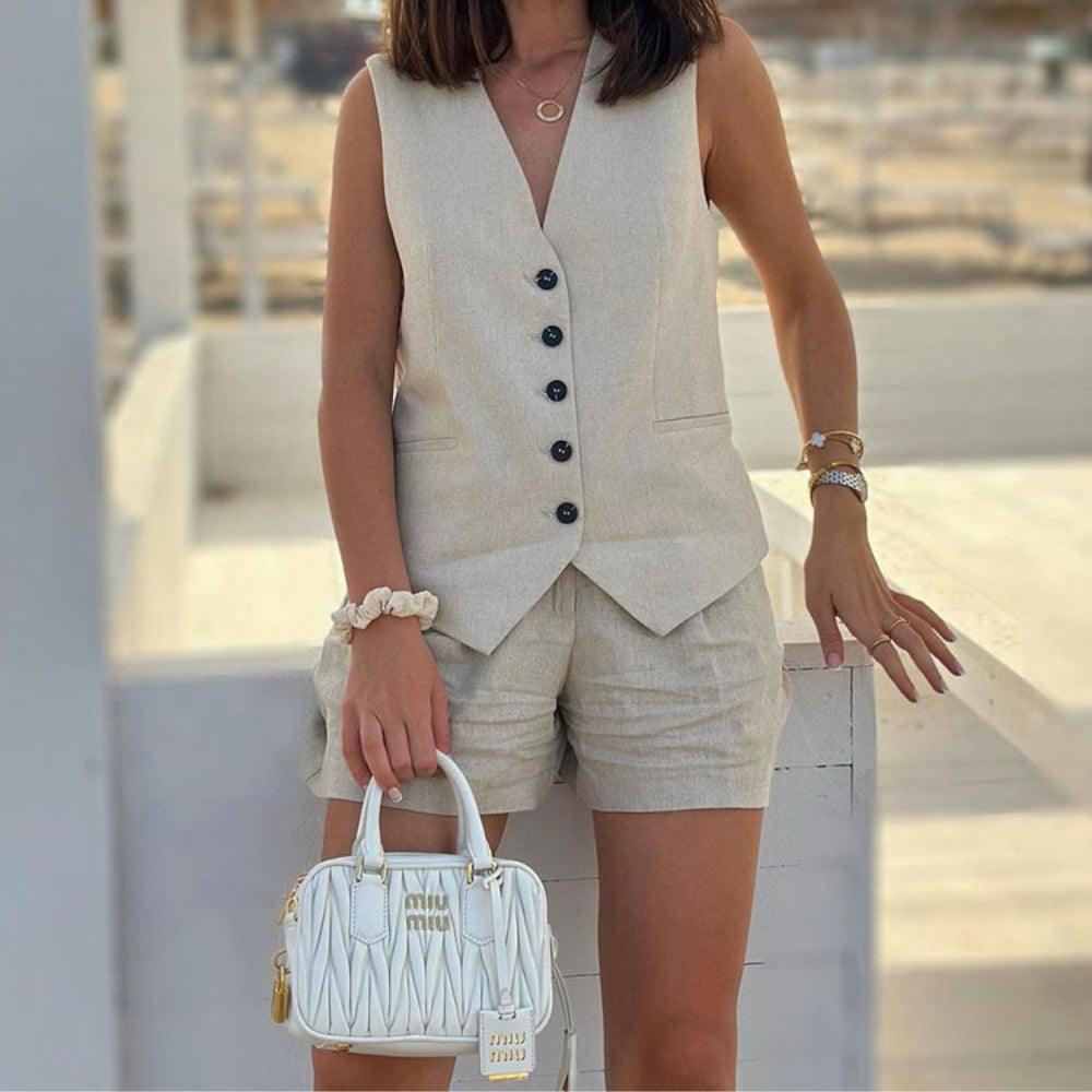 Conjunto Feminino Carolina em Alfaiataria - Colete e Shorts no Linho (Promoção Compre 1 Leve 2)