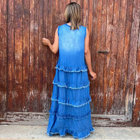 Vestido Jeans Sofia- Atraia olhares com um visual moderno e charmoso.